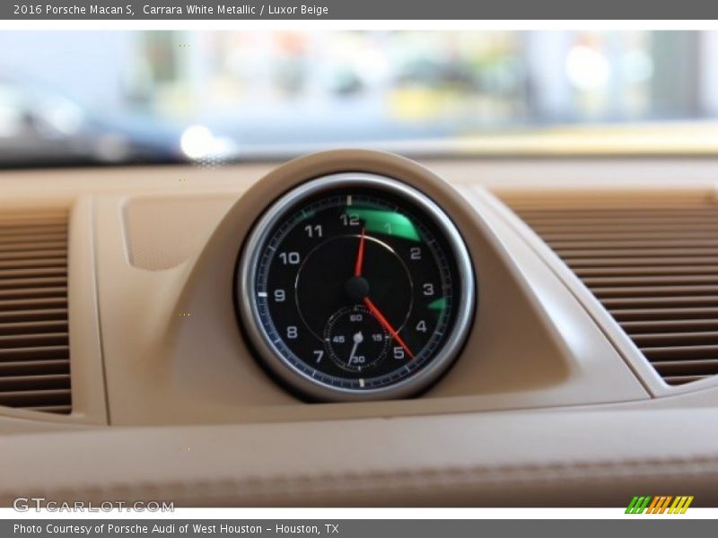 Carrara White Metallic / Luxor Beige 2016 Porsche Macan S