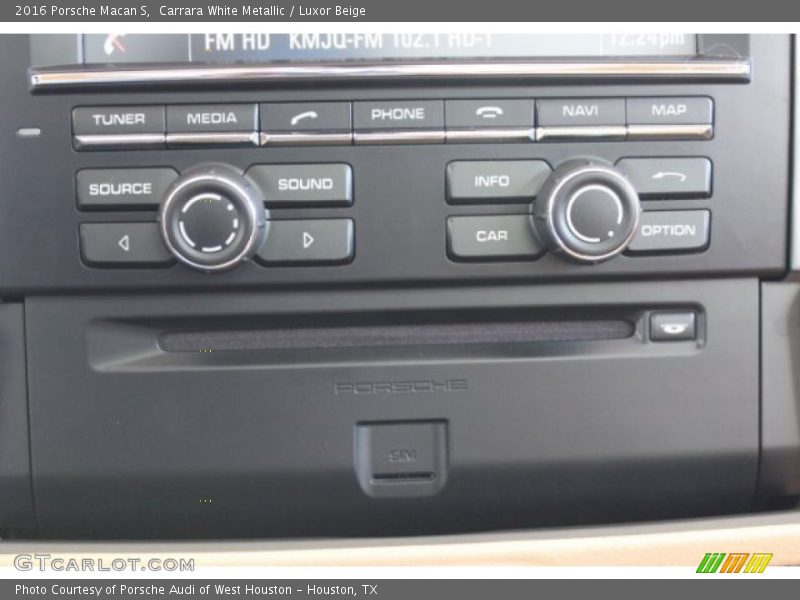 Carrara White Metallic / Luxor Beige 2016 Porsche Macan S