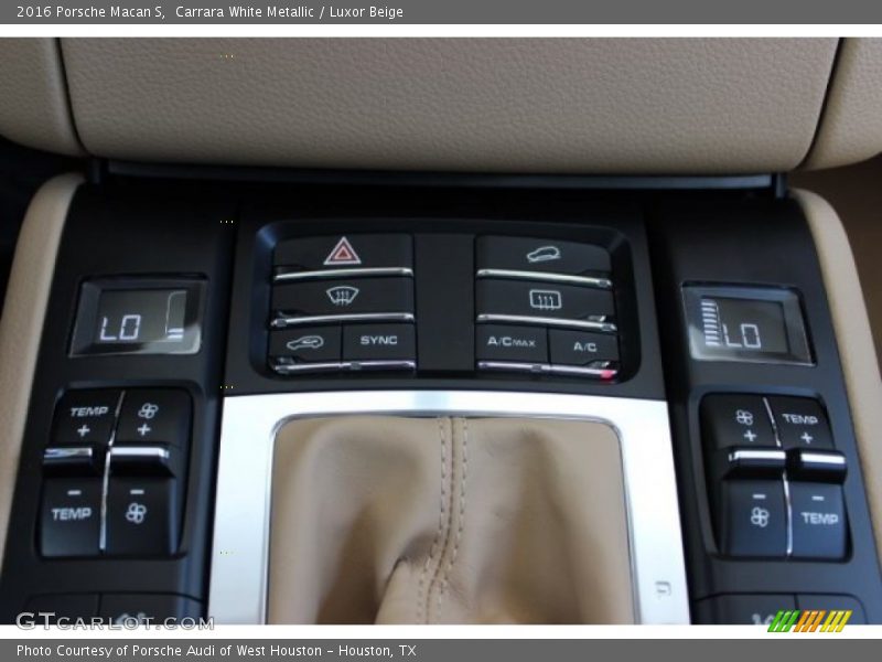 Carrara White Metallic / Luxor Beige 2016 Porsche Macan S