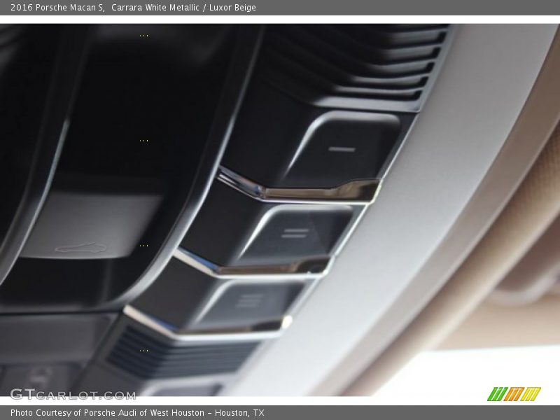 Carrara White Metallic / Luxor Beige 2016 Porsche Macan S