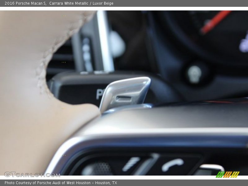 Carrara White Metallic / Luxor Beige 2016 Porsche Macan S