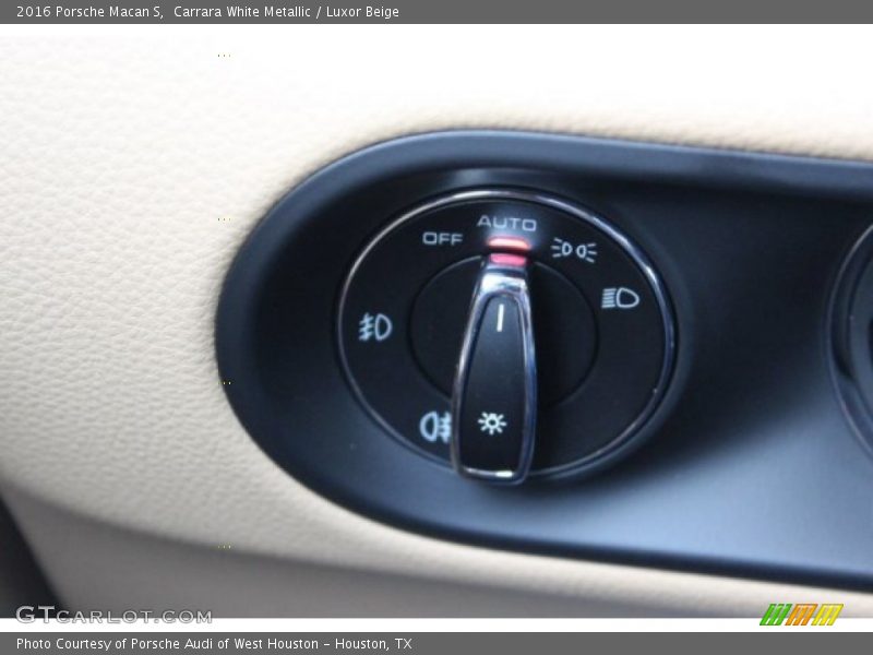 Carrara White Metallic / Luxor Beige 2016 Porsche Macan S