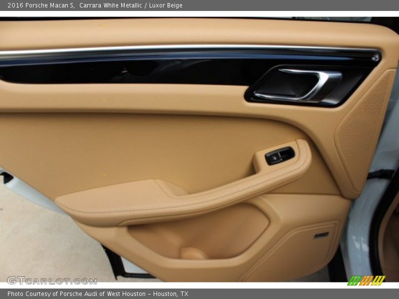Carrara White Metallic / Luxor Beige 2016 Porsche Macan S