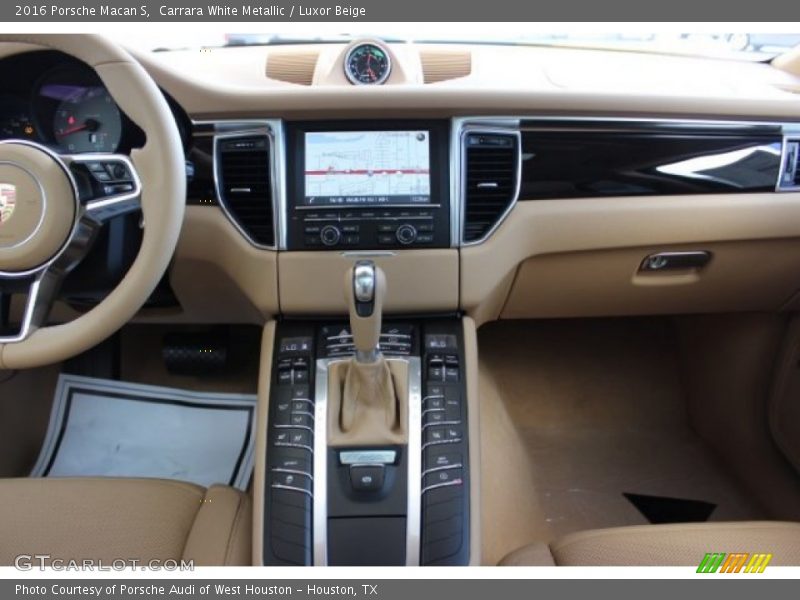 Carrara White Metallic / Luxor Beige 2016 Porsche Macan S