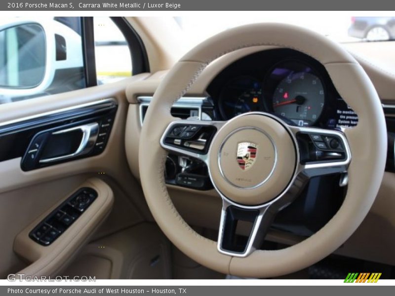 Carrara White Metallic / Luxor Beige 2016 Porsche Macan S