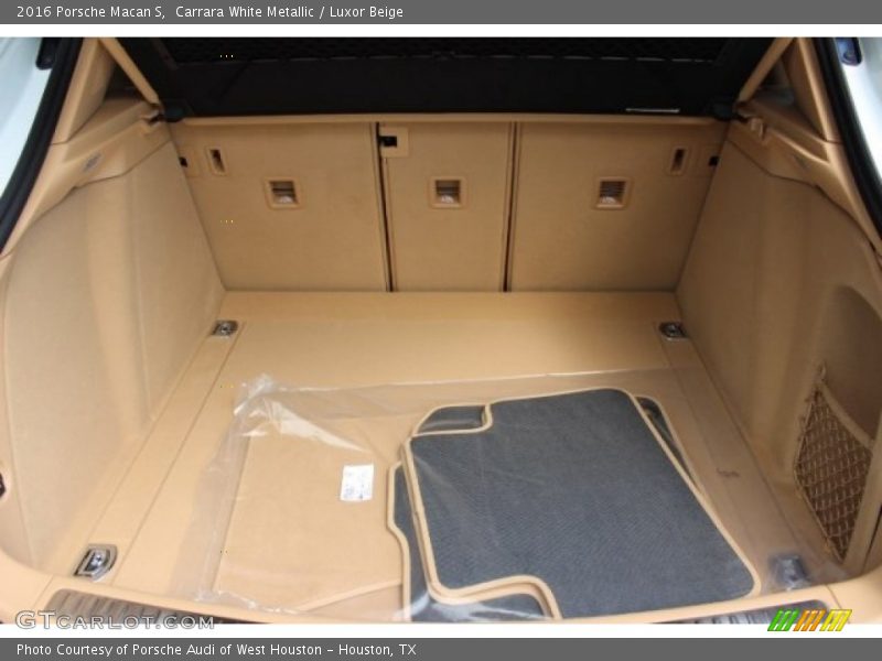 Carrara White Metallic / Luxor Beige 2016 Porsche Macan S