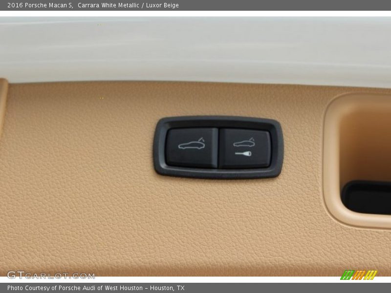 Carrara White Metallic / Luxor Beige 2016 Porsche Macan S