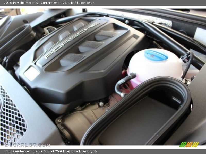 Carrara White Metallic / Luxor Beige 2016 Porsche Macan S