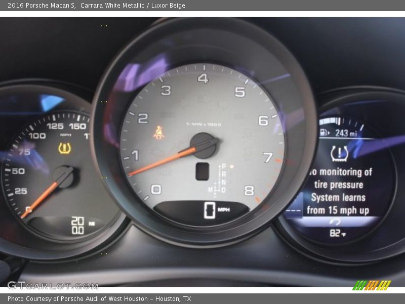 Carrara White Metallic / Luxor Beige 2016 Porsche Macan S