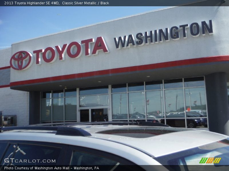 Classic Silver Metallic / Black 2013 Toyota Highlander SE 4WD