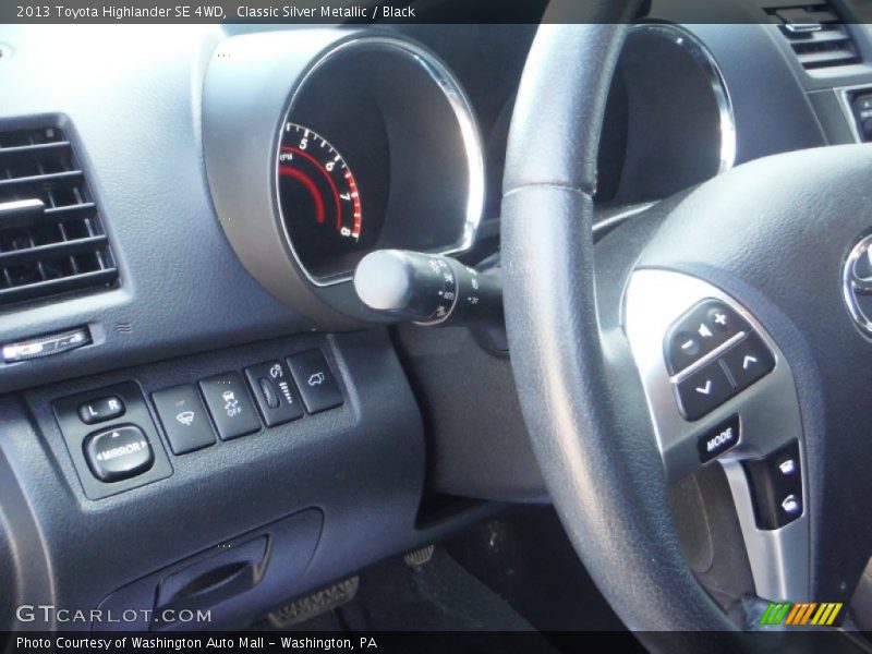 Classic Silver Metallic / Black 2013 Toyota Highlander SE 4WD