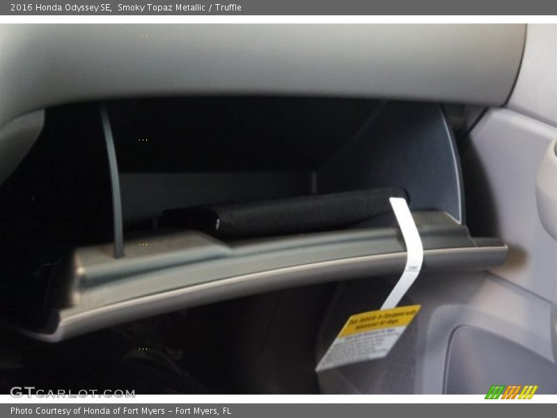 Smoky Topaz Metallic / Truffle 2016 Honda Odyssey SE