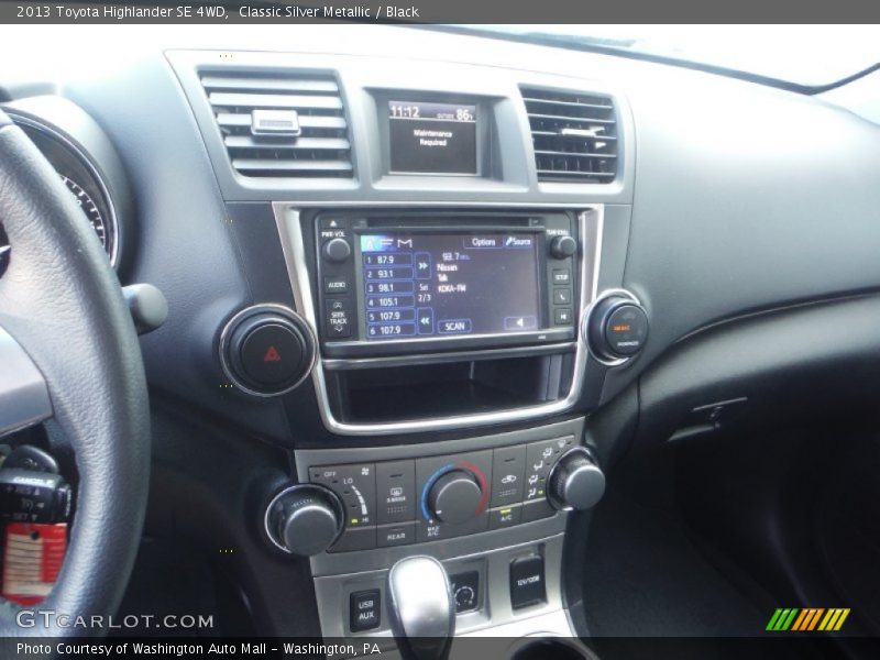 Classic Silver Metallic / Black 2013 Toyota Highlander SE 4WD