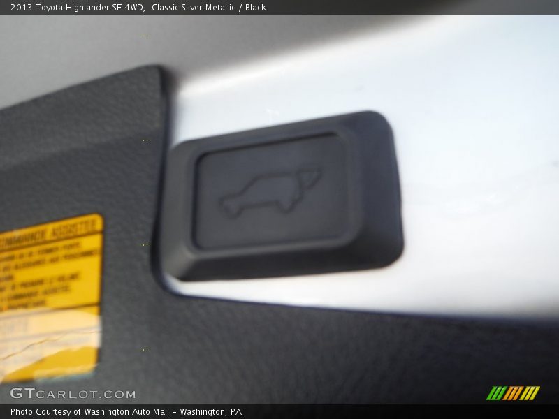 Classic Silver Metallic / Black 2013 Toyota Highlander SE 4WD
