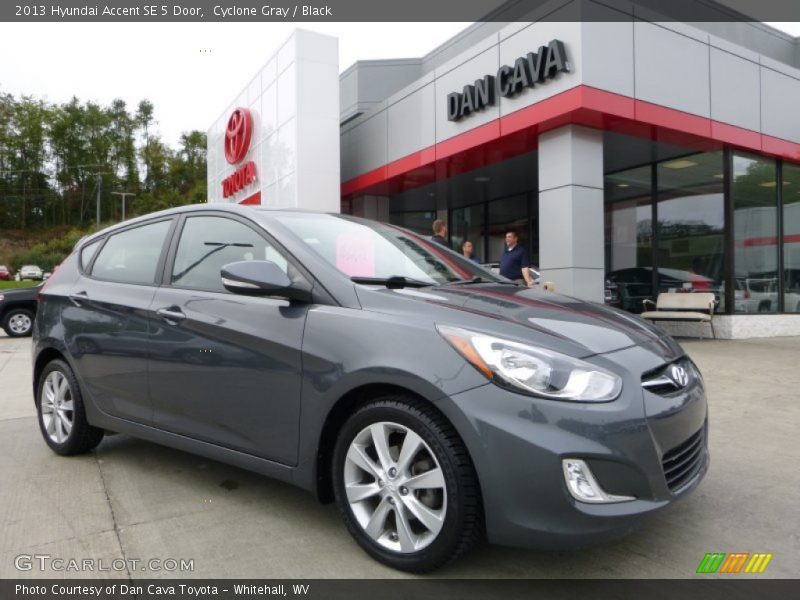 Cyclone Gray / Black 2013 Hyundai Accent SE 5 Door