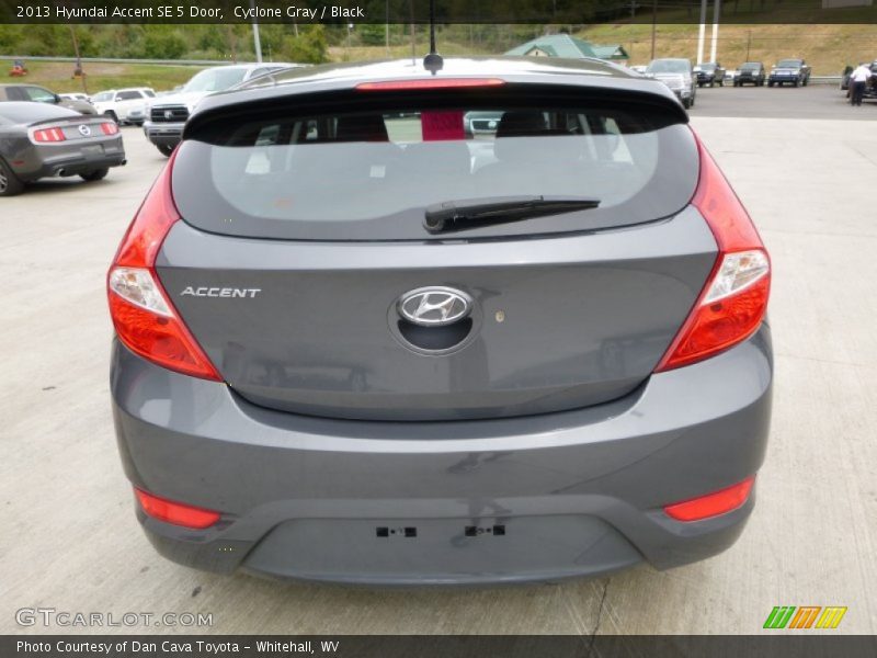 Cyclone Gray / Black 2013 Hyundai Accent SE 5 Door