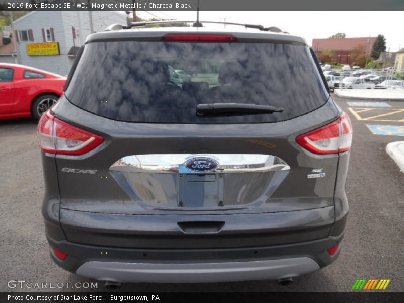 Magnetic Metallic / Charcoal Black 2016 Ford Escape SE 4WD