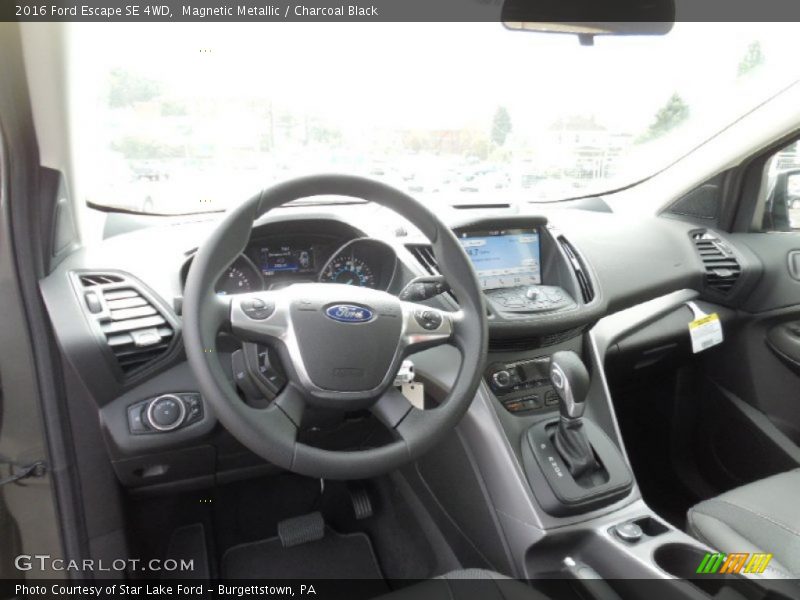 Magnetic Metallic / Charcoal Black 2016 Ford Escape SE 4WD