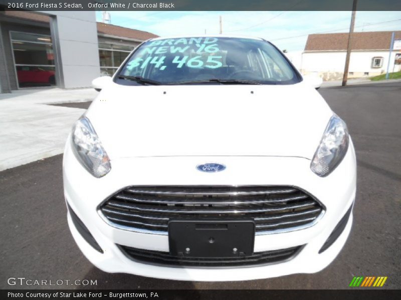 Oxford White / Charcoal Black 2016 Ford Fiesta S Sedan