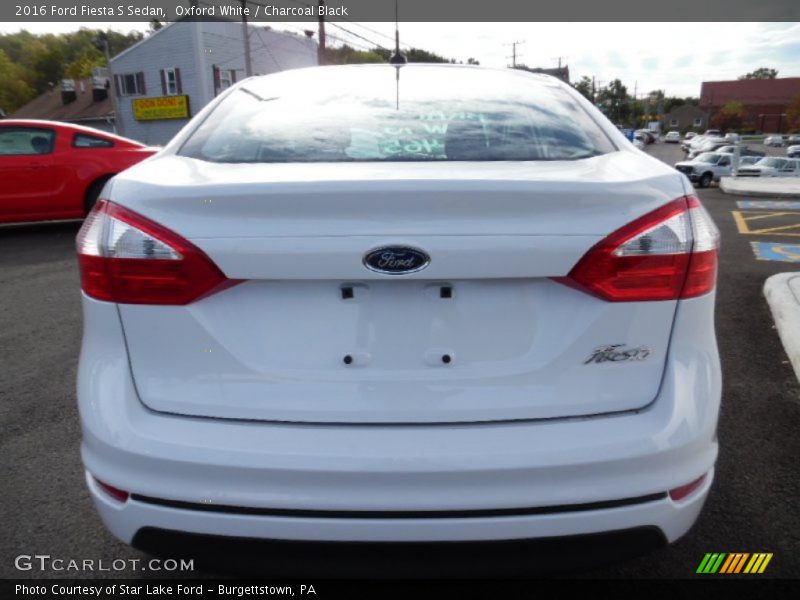 Oxford White / Charcoal Black 2016 Ford Fiesta S Sedan