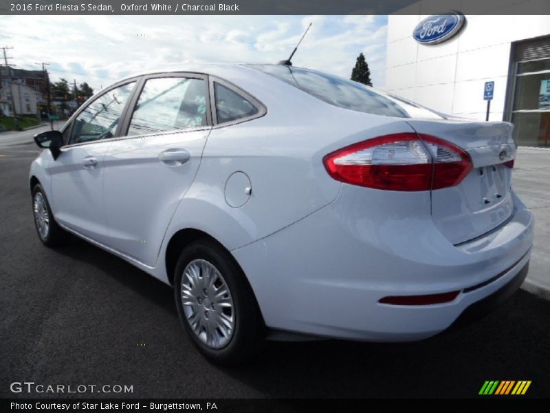 Oxford White / Charcoal Black 2016 Ford Fiesta S Sedan