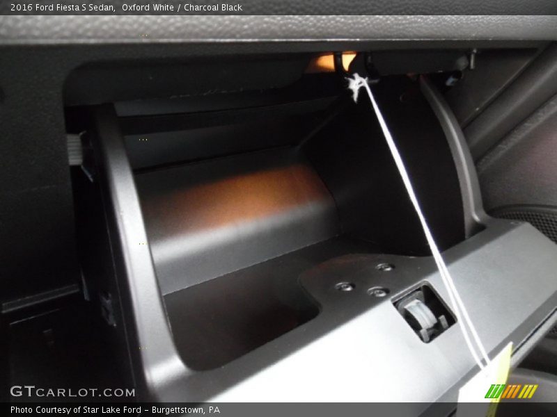 Oxford White / Charcoal Black 2016 Ford Fiesta S Sedan