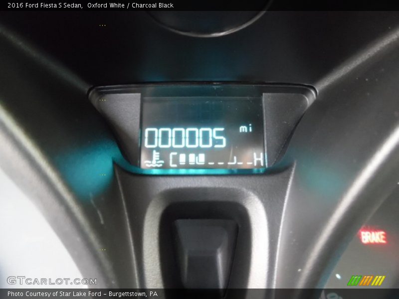 Oxford White / Charcoal Black 2016 Ford Fiesta S Sedan