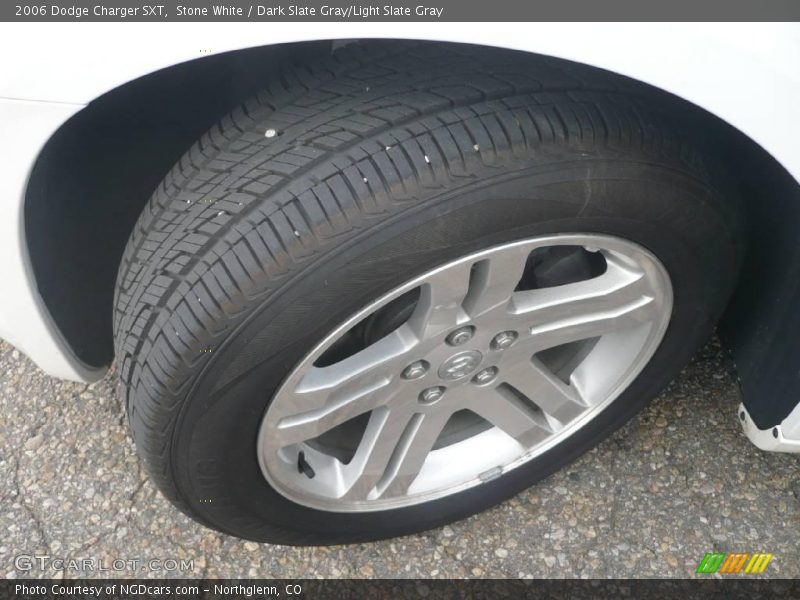 Stone White / Dark Slate Gray/Light Slate Gray 2006 Dodge Charger SXT