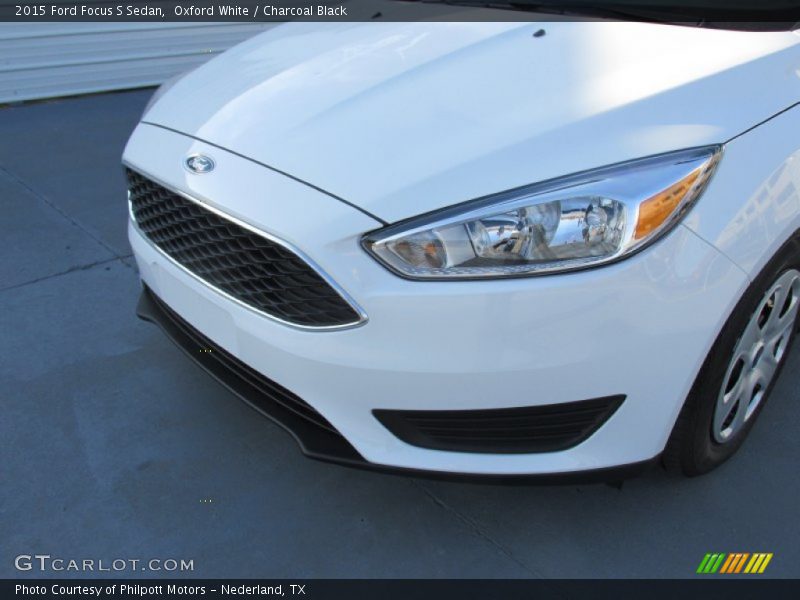 Oxford White / Charcoal Black 2015 Ford Focus S Sedan