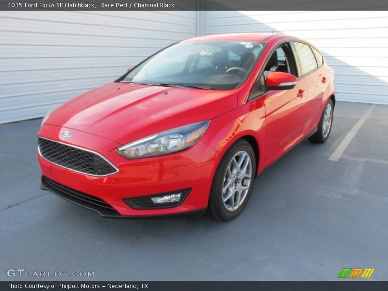Front 3/4 View of 2015 Focus SE Hatchback