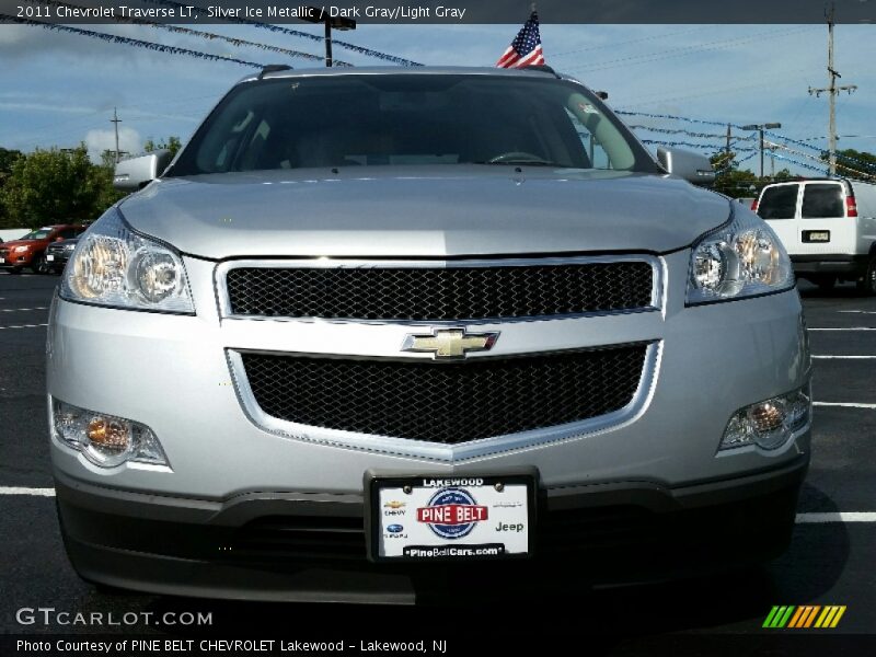 Silver Ice Metallic / Dark Gray/Light Gray 2011 Chevrolet Traverse LT