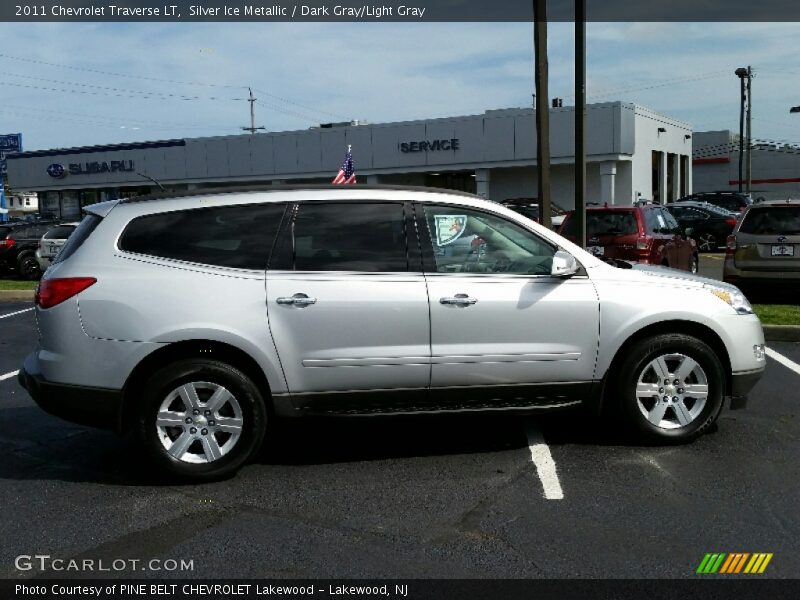 Silver Ice Metallic / Dark Gray/Light Gray 2011 Chevrolet Traverse LT