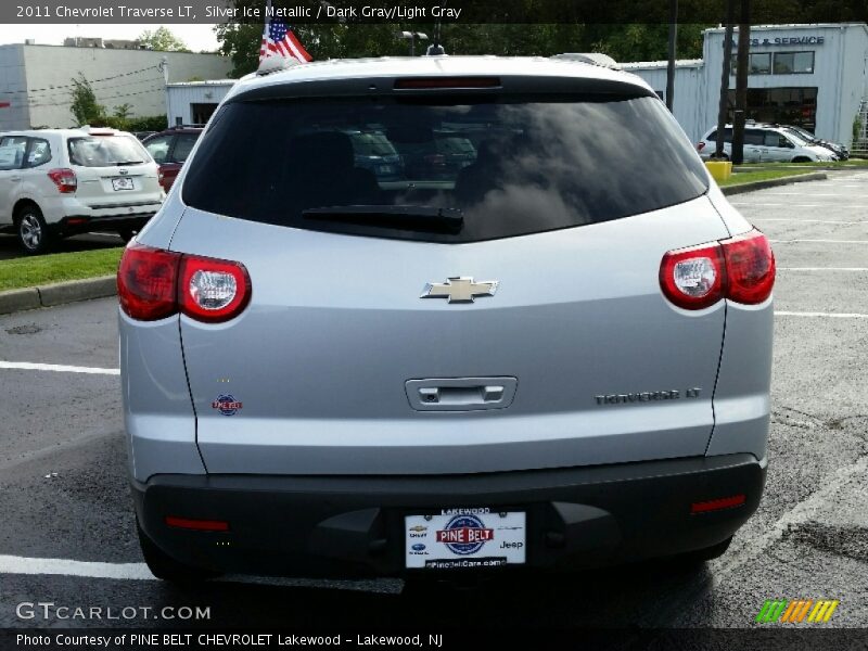 Silver Ice Metallic / Dark Gray/Light Gray 2011 Chevrolet Traverse LT