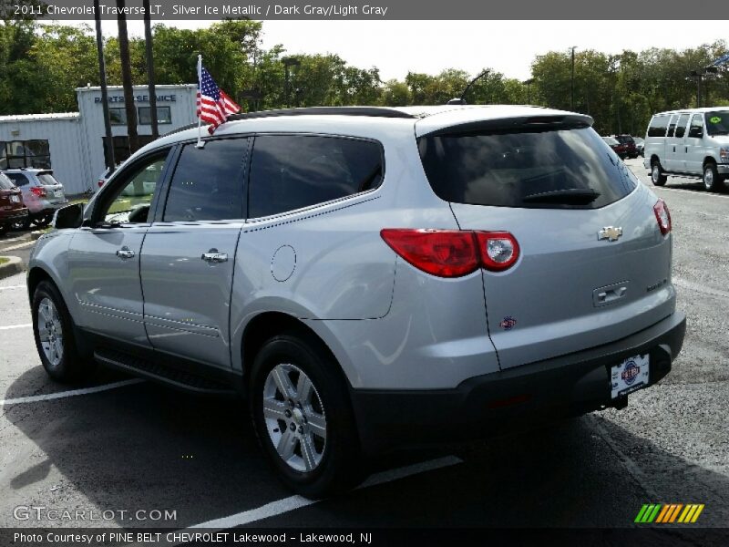 Silver Ice Metallic / Dark Gray/Light Gray 2011 Chevrolet Traverse LT