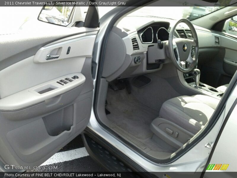 Silver Ice Metallic / Dark Gray/Light Gray 2011 Chevrolet Traverse LT