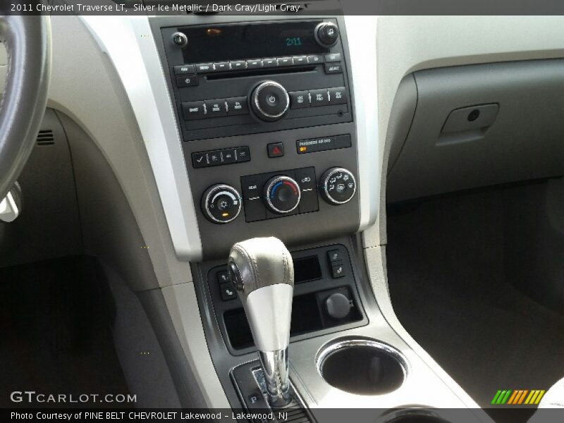 Silver Ice Metallic / Dark Gray/Light Gray 2011 Chevrolet Traverse LT