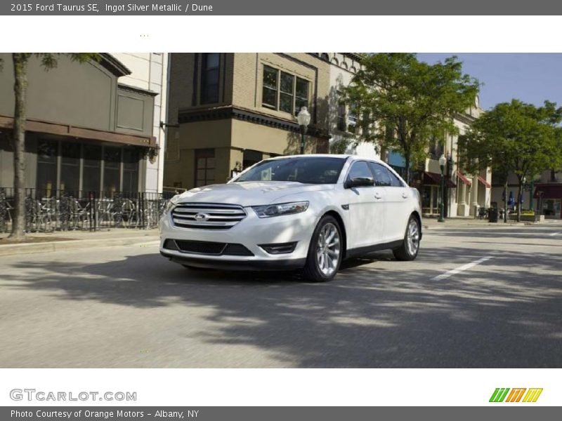Ingot Silver Metallic / Dune 2015 Ford Taurus SE