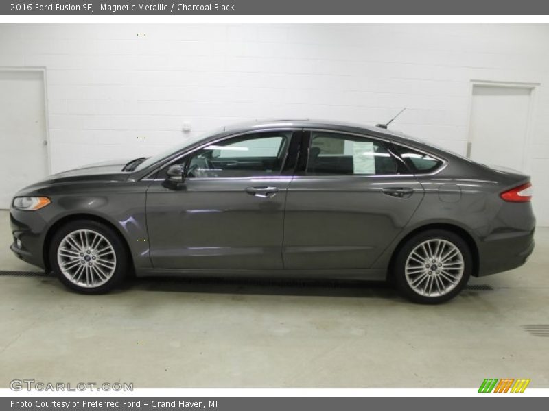 Magnetic Metallic / Charcoal Black 2016 Ford Fusion SE
