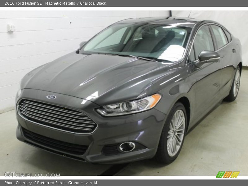 Magnetic Metallic / Charcoal Black 2016 Ford Fusion SE