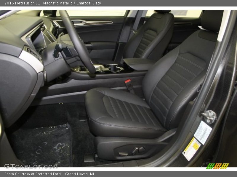 Magnetic Metallic / Charcoal Black 2016 Ford Fusion SE