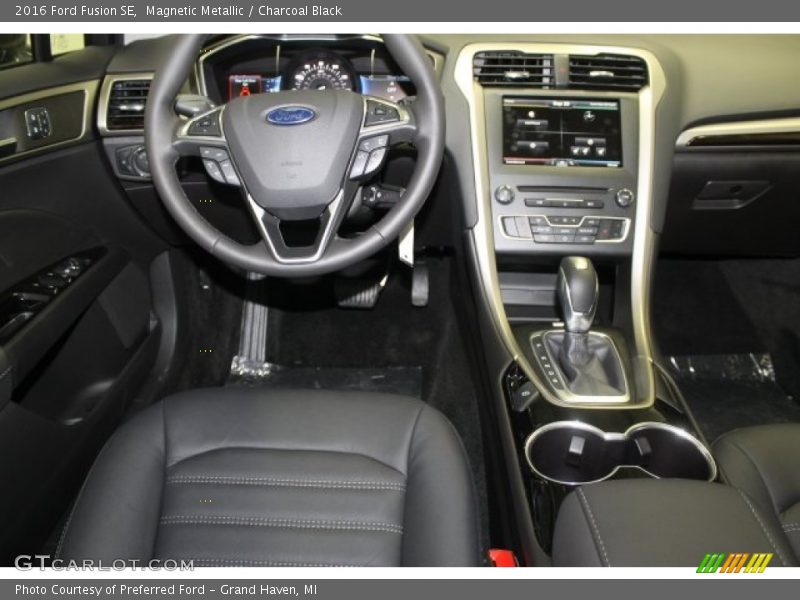 Magnetic Metallic / Charcoal Black 2016 Ford Fusion SE