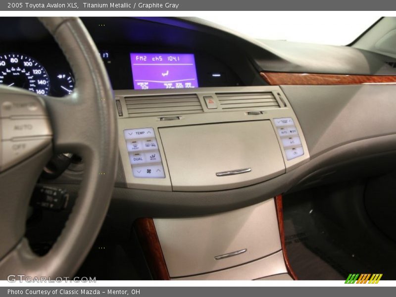 Titanium Metallic / Graphite Gray 2005 Toyota Avalon XLS