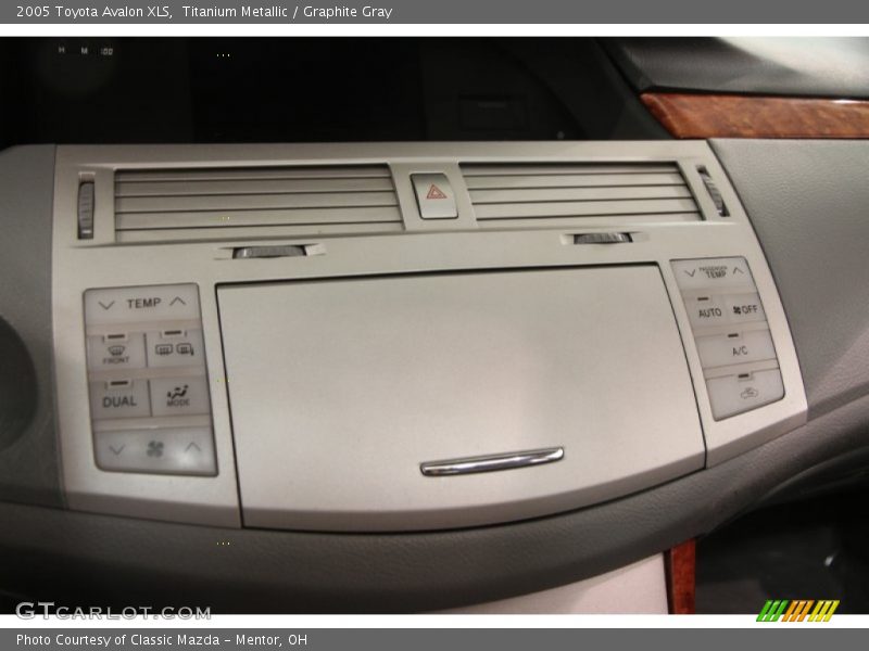 Titanium Metallic / Graphite Gray 2005 Toyota Avalon XLS