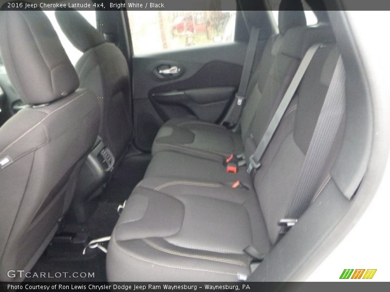 Bright White / Black 2016 Jeep Cherokee Latitude 4x4