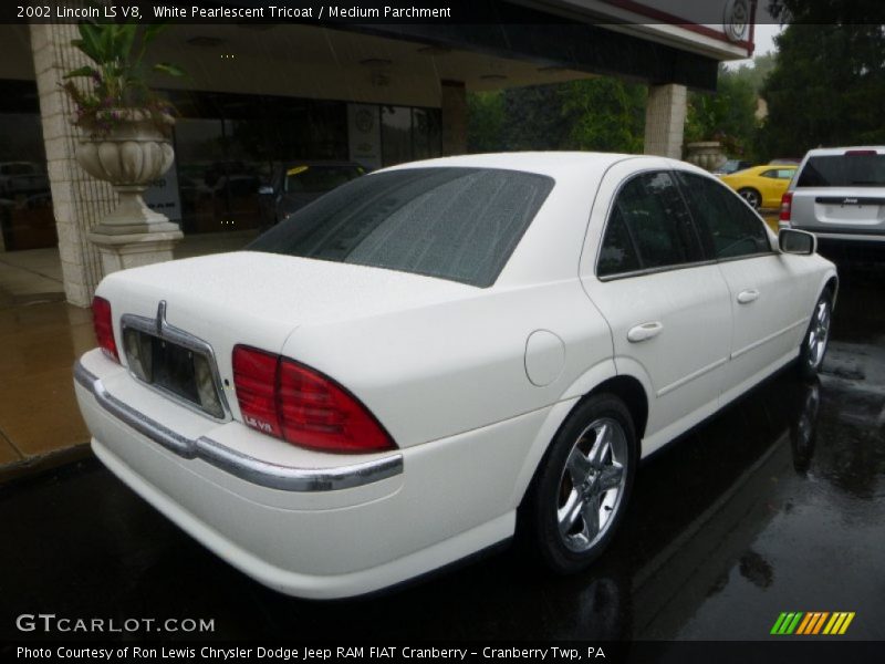 White Pearlescent Tricoat / Medium Parchment 2002 Lincoln LS V8