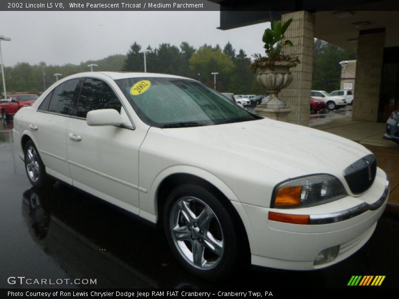 White Pearlescent Tricoat / Medium Parchment 2002 Lincoln LS V8