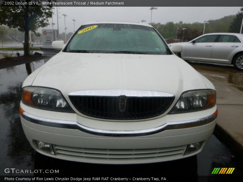 White Pearlescent Tricoat / Medium Parchment 2002 Lincoln LS V8