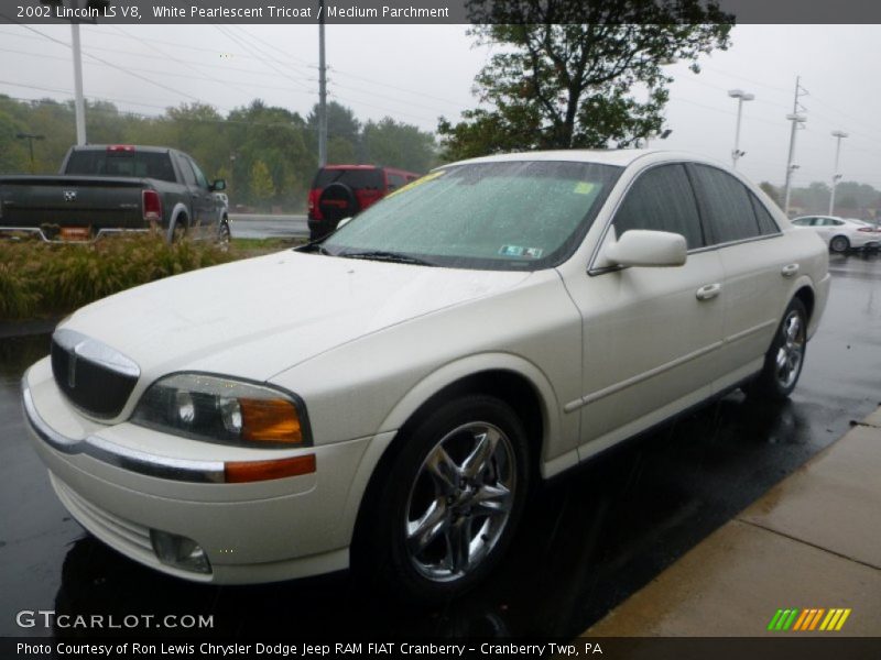 White Pearlescent Tricoat / Medium Parchment 2002 Lincoln LS V8