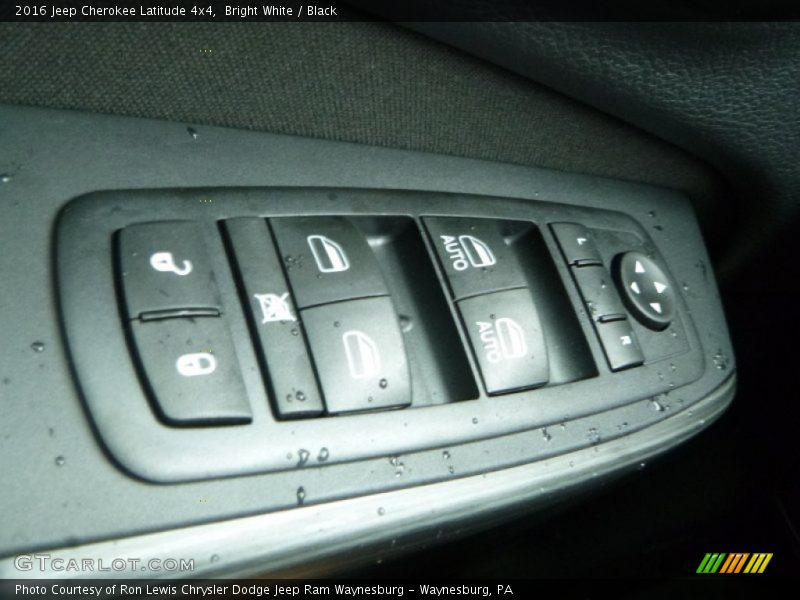 Bright White / Black 2016 Jeep Cherokee Latitude 4x4