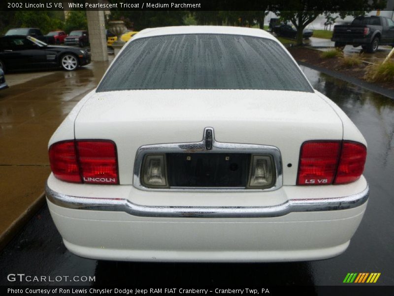 White Pearlescent Tricoat / Medium Parchment 2002 Lincoln LS V8